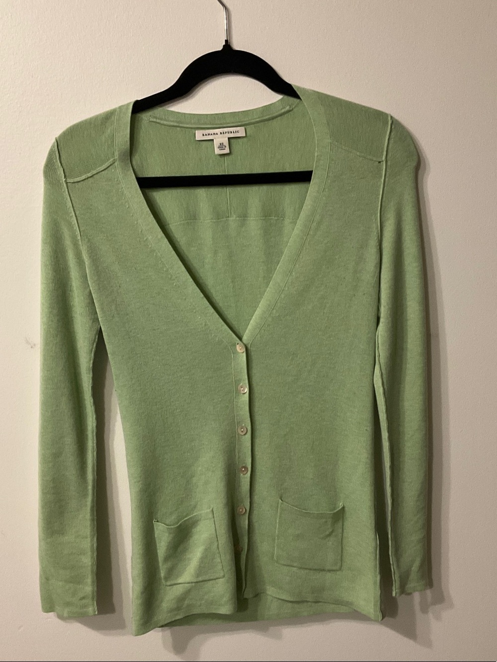 Banana Republic Pale Green V-Neck Button Cardigan Silk Blend cardigan SZ XS